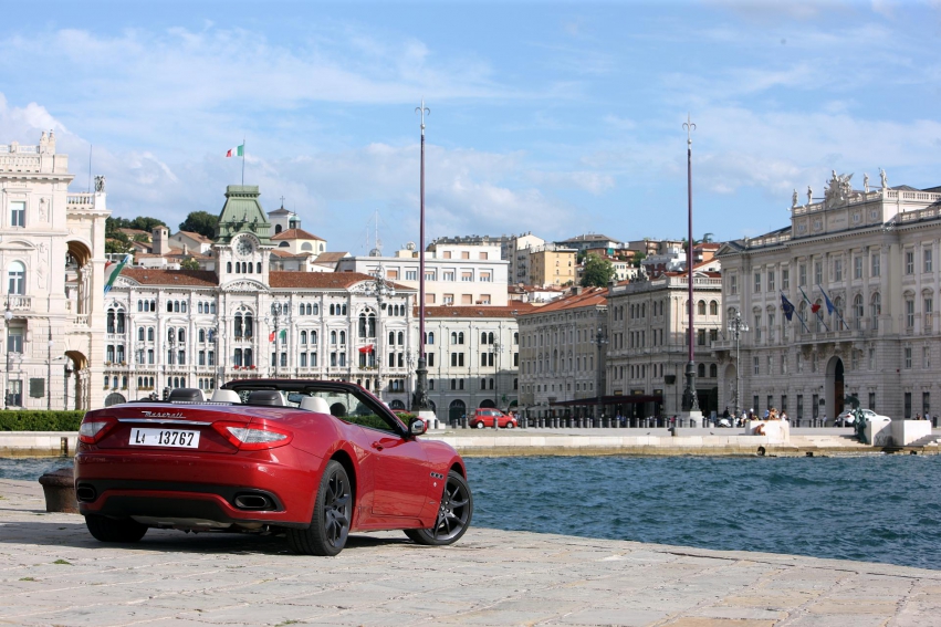 Авто обои Maserati GranCabrio Sport 2012