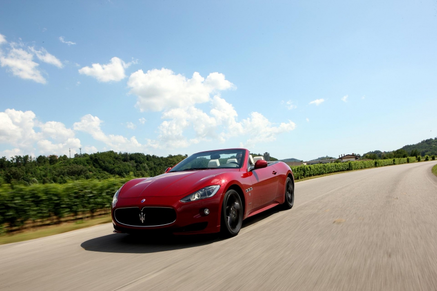 Авто обои Maserati GranCabrio Sport 2012