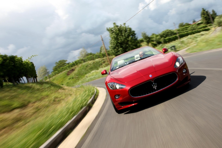 Авто обои Maserati GranCabrio Sport 2012