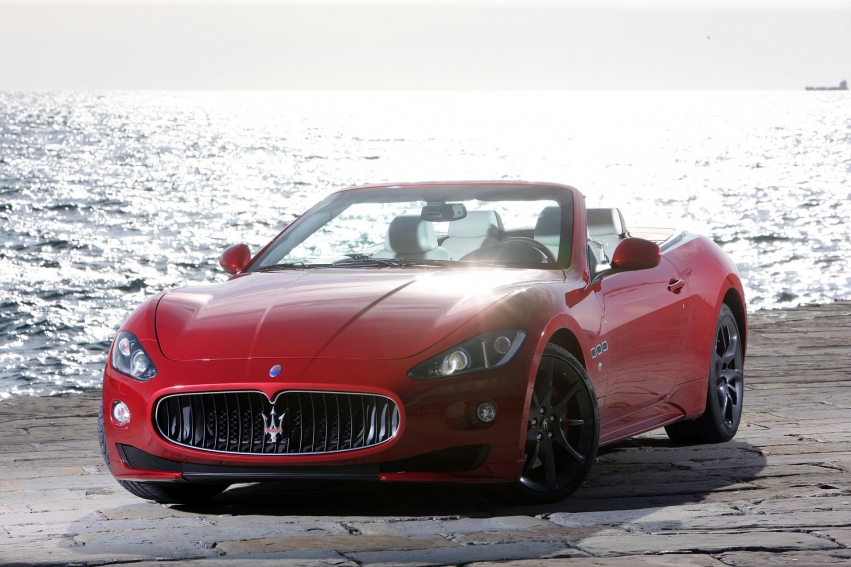 Авто обои Maserati GranCabrio Sport 2012