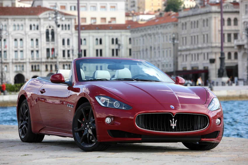 Авто обои Maserati GranCabrio Sport 2012