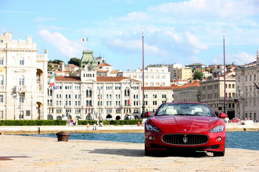 Авто обои Maserati GranCabrio Sport 2012