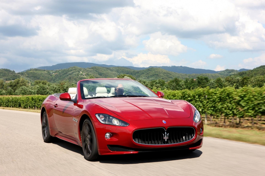 Авто обои Maserati GranCabrio Sport 2012