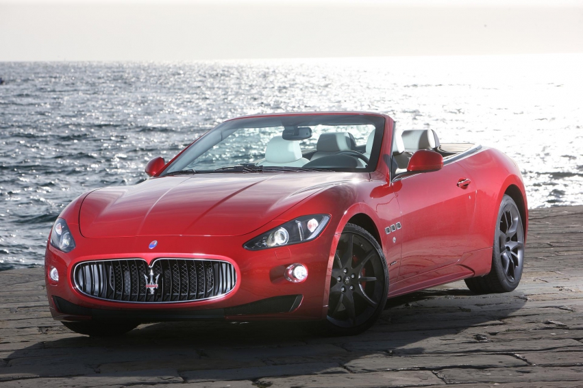 Авто обои Maserati GranCabrio Sport 2012