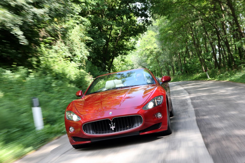 Авто обои Maserati GranCabrio Sport 2012