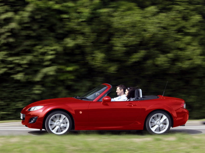 Авто обои Mazda MX-5 Roadster 2010