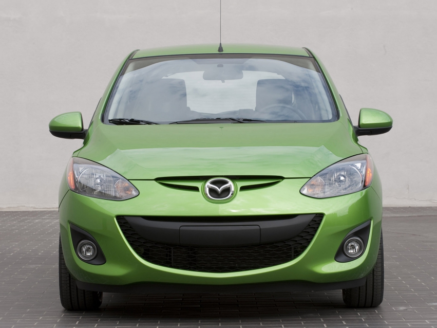 Авто обои Mazda 2 Hatchback 2010