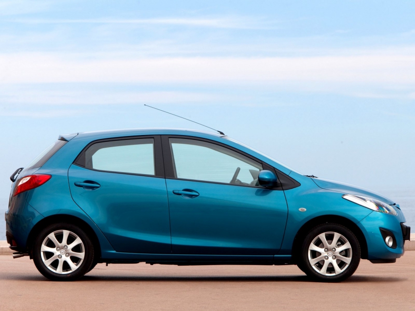 Авто обои Mazda 2 Hatchback 2010