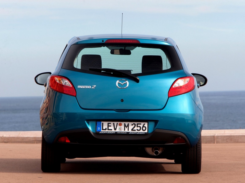 Авто обои Mazda 2 Hatchback 2010