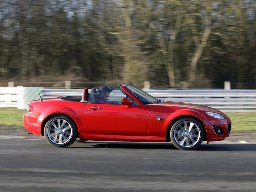 Авто обои Mazda MX-5 Roadster 2010