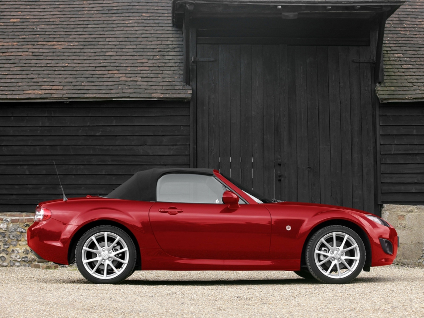 Авто обои Mazda MX-5 Roadster 2010