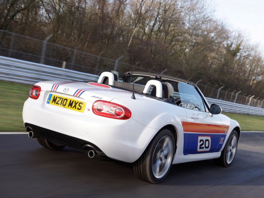 Авто обои Mazda MX-5 Roadster 2010