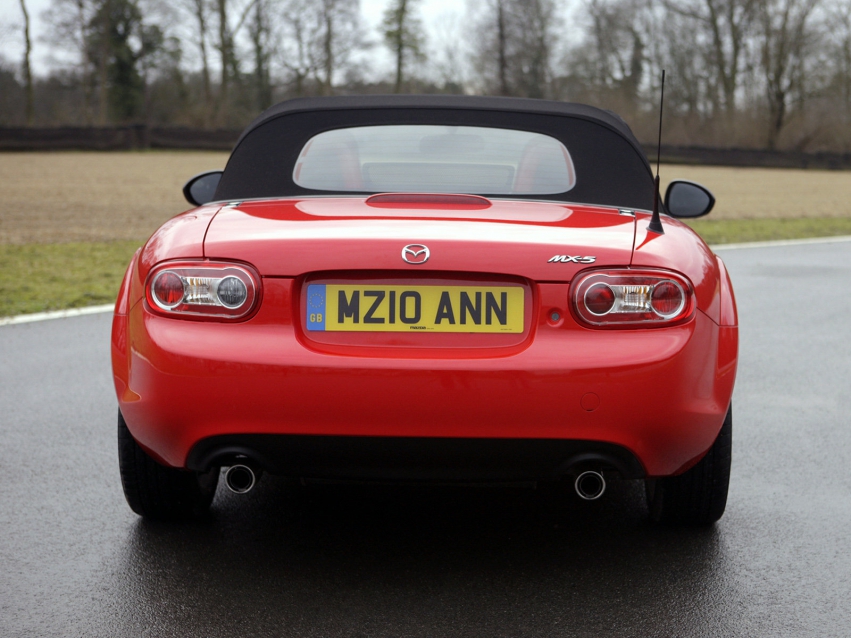 Авто обои Mazda MX-5 Roadster 2010