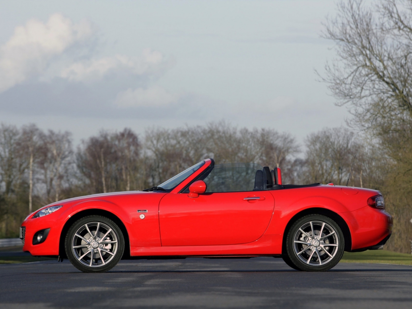 Авто обои Mazda MX-5 Roadster 2010