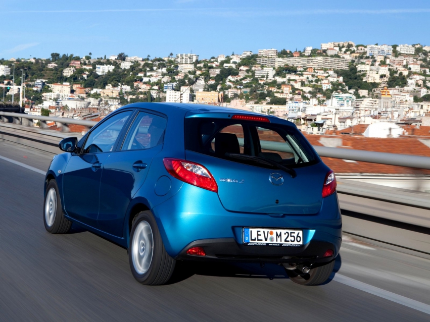 Авто обои Mazda 2 Hatchback 2010