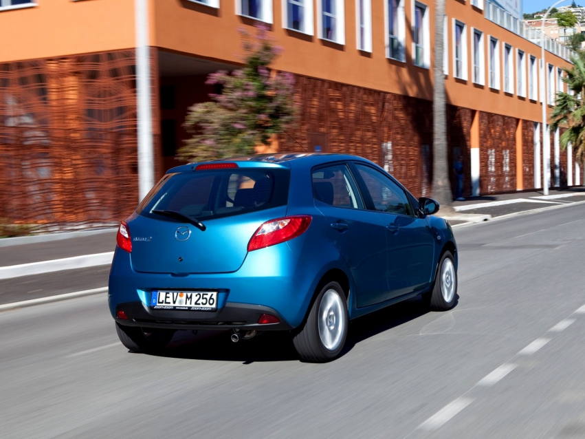 Авто обои Mazda 2 Hatchback 2010