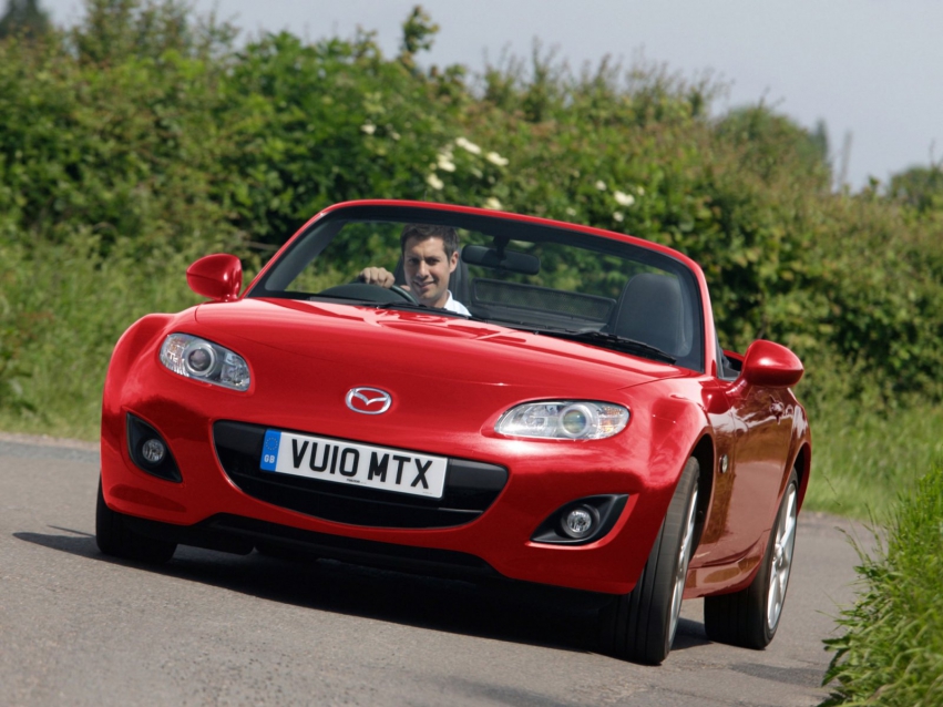 Авто обои Mazda MX-5 Roadster 2010