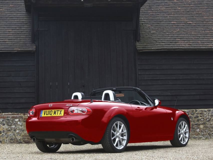 Авто обои Mazda MX-5 Roadster 2010