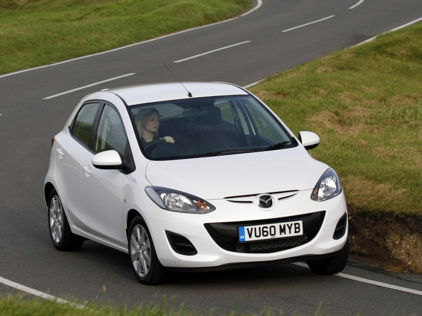 Авто обои Mazda 2 Hatchback 2010