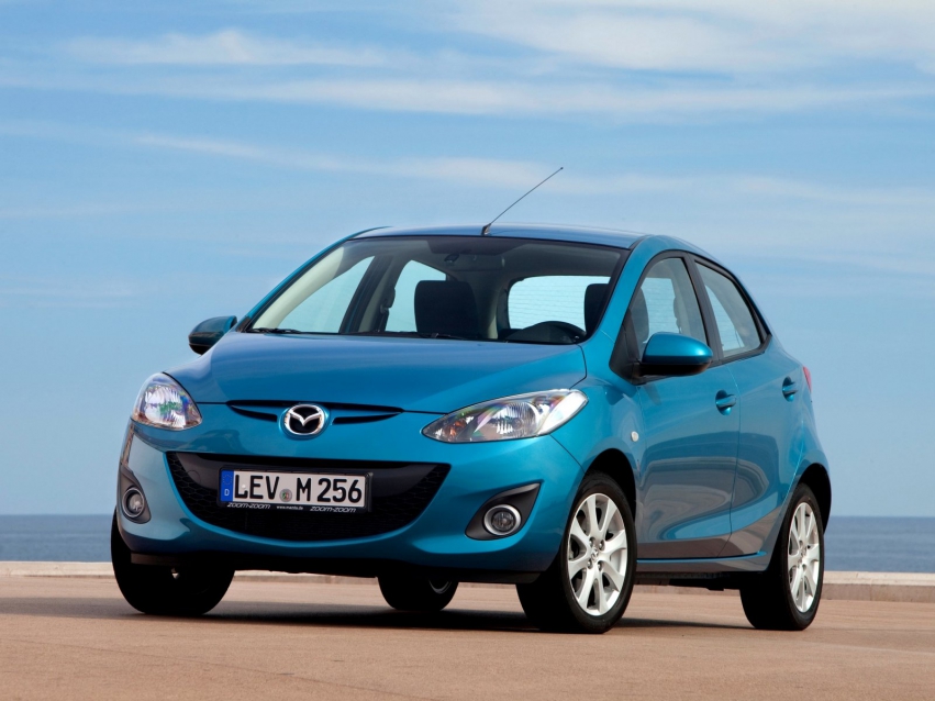 Авто обои Mazda 2 Hatchback 2010