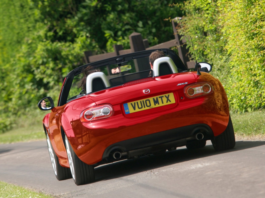 Авто обои Mazda MX-5 Roadster 2010