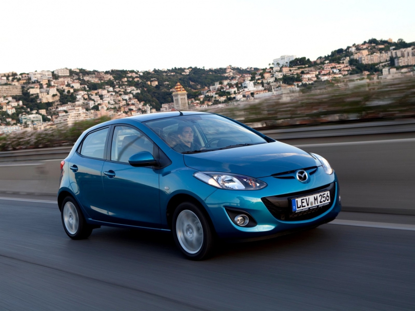 Авто обои Mazda 2 Hatchback 2010