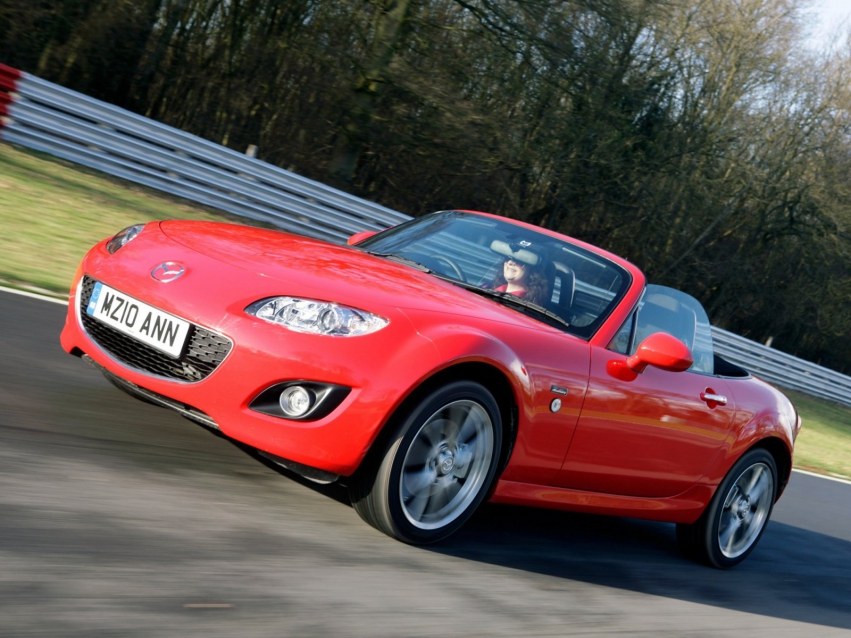 Авто обои Mazda MX-5 Roadster 2010