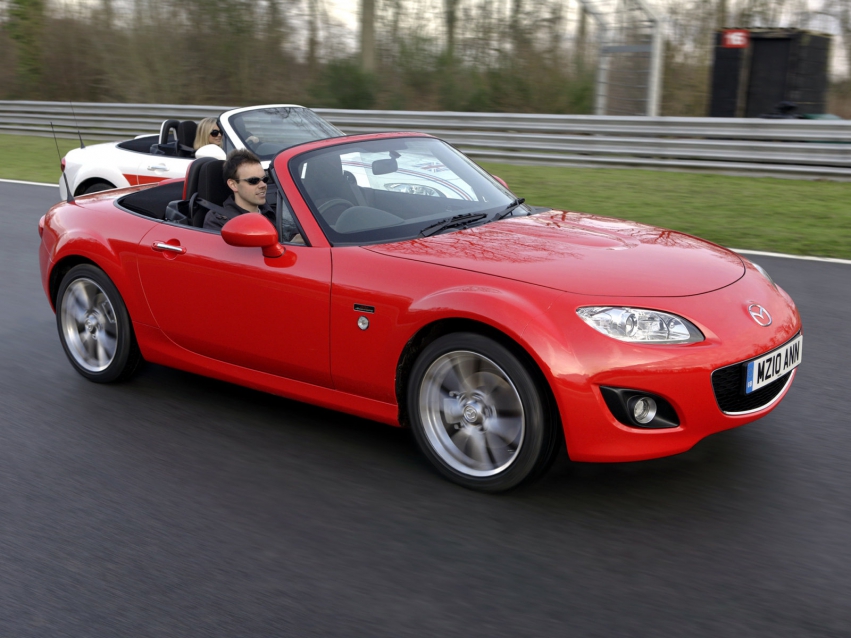 Авто обои Mazda MX-5 Roadster 2010