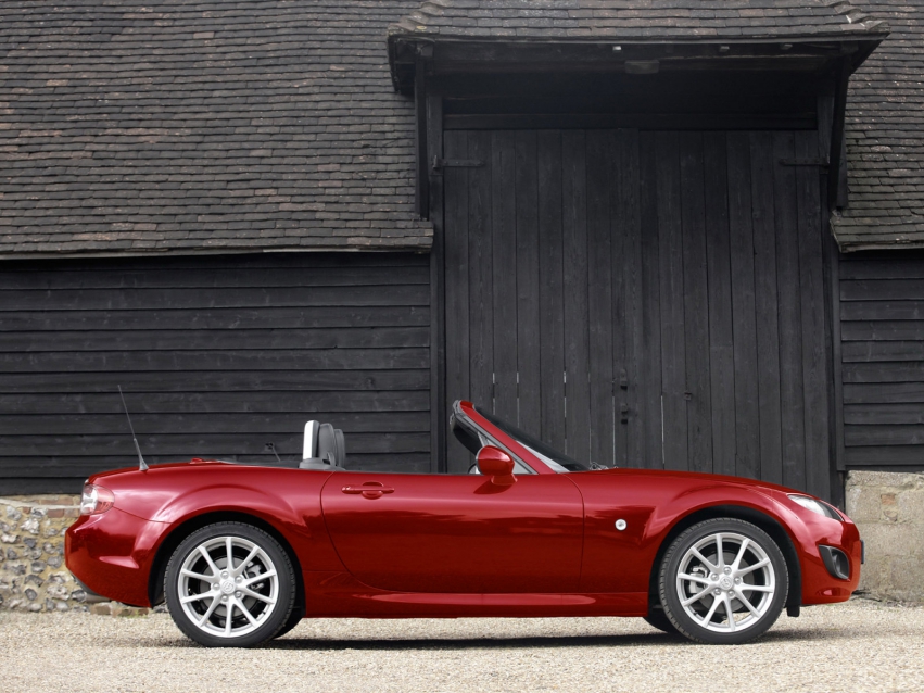 Авто обои Mazda MX-5 Roadster 2010