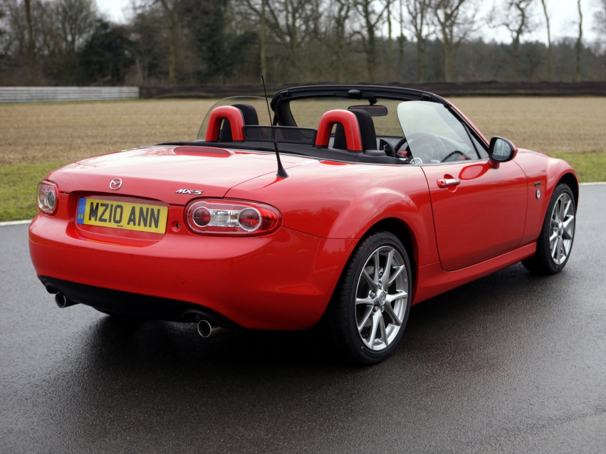 Авто обои Mazda MX-5 Roadster 2010