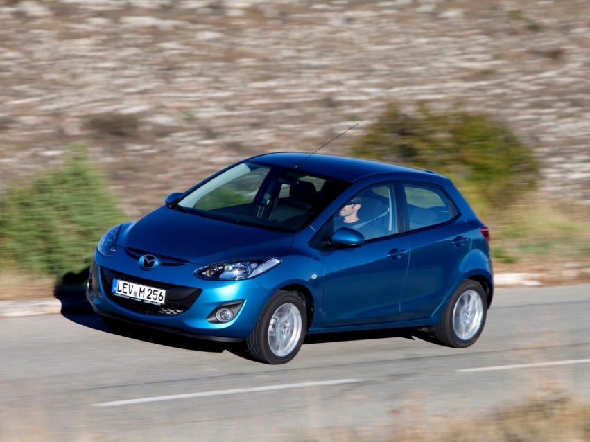 Авто обои Mazda 2 Hatchback 2010