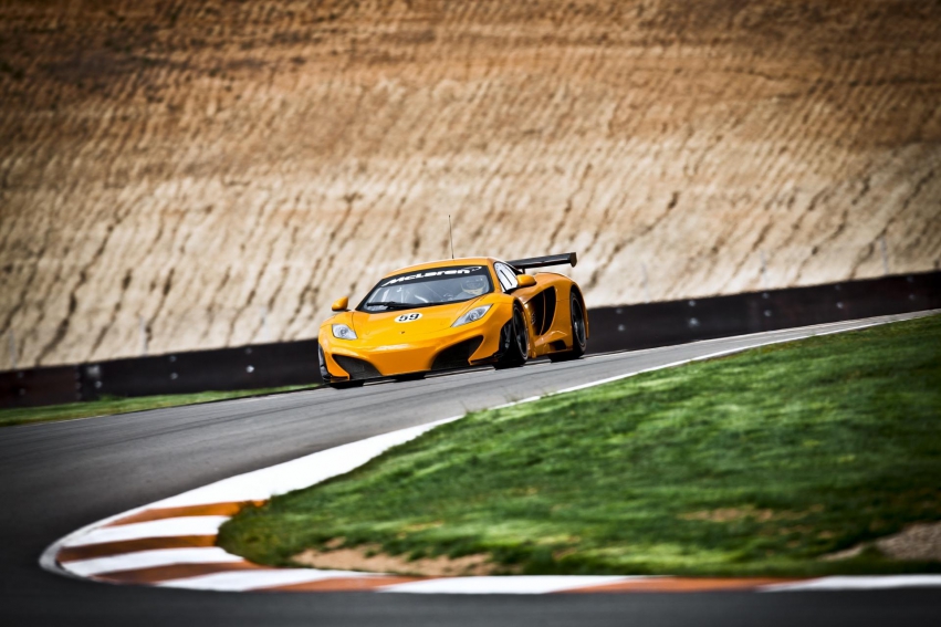 Авто обои McLaren MP4-12C GT3 2011