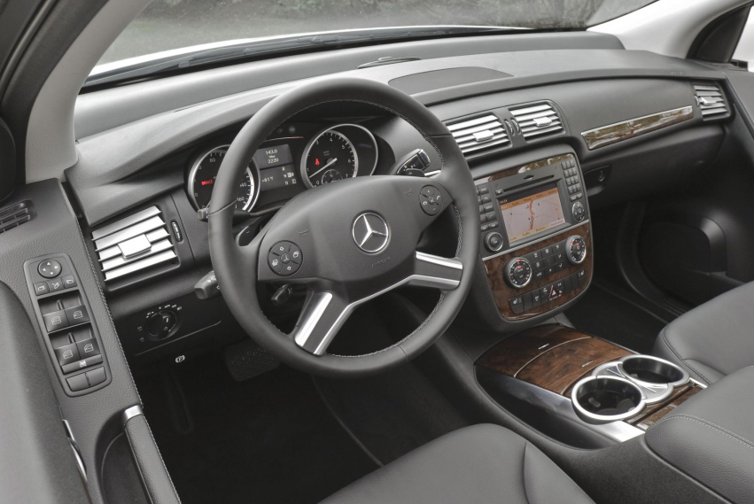 Авто обои Mercedes-Benz R-Class 2012