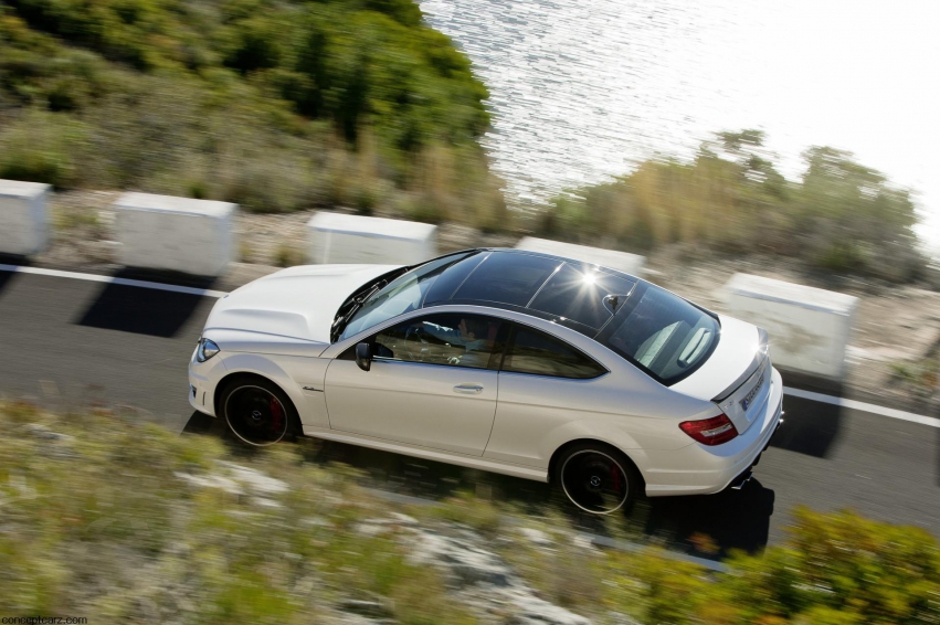 Авто обои Mercedes-Benz C63 AMG Coupe 2012