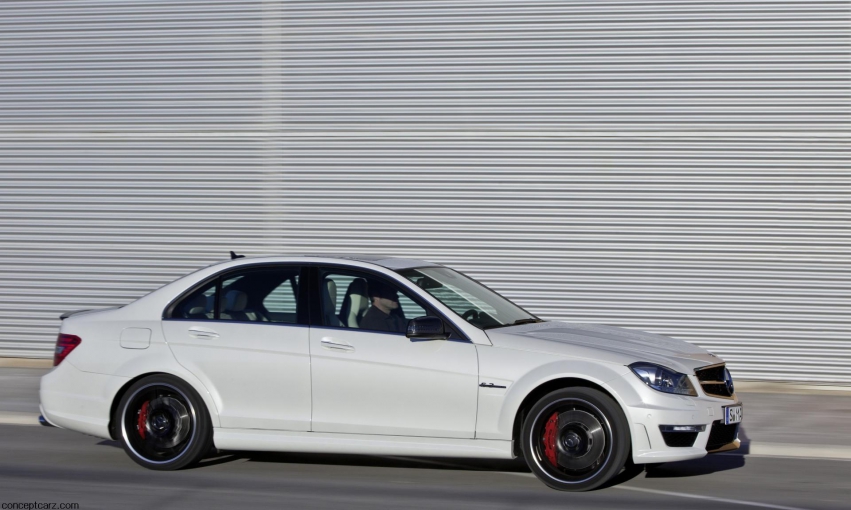 Авто обои Mercedes-Benz C63 AMG 2012