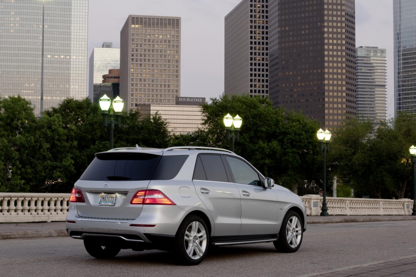 Авто обои Mercedes-Benz M-Class 2012