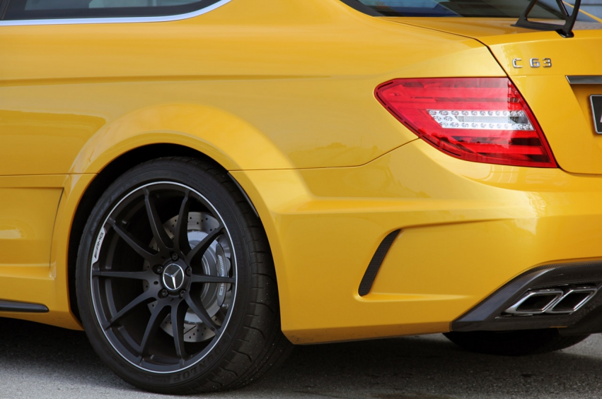 Авто обои Mercedes-Benz  Mercedes Benz C63 Amg Coupe Black Series 2012