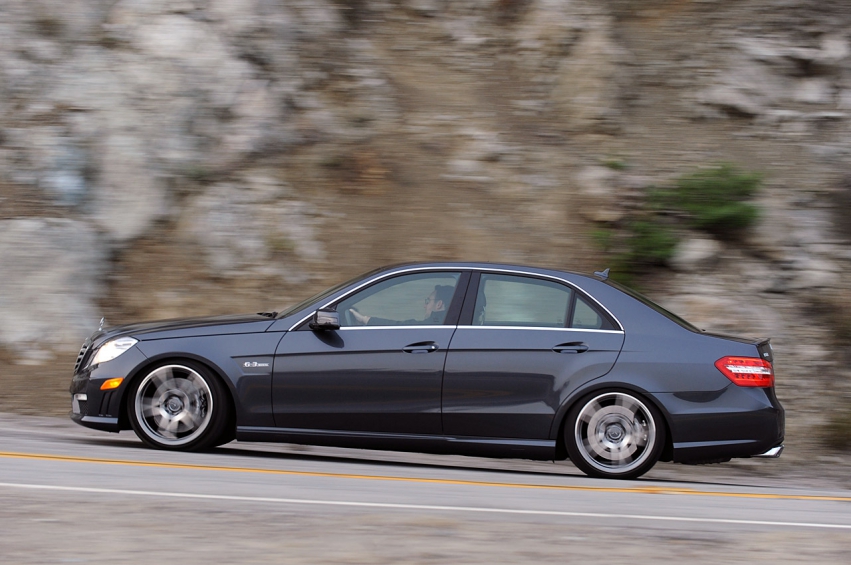 Авто обои Mercedes-Benz E63 AMG 2010