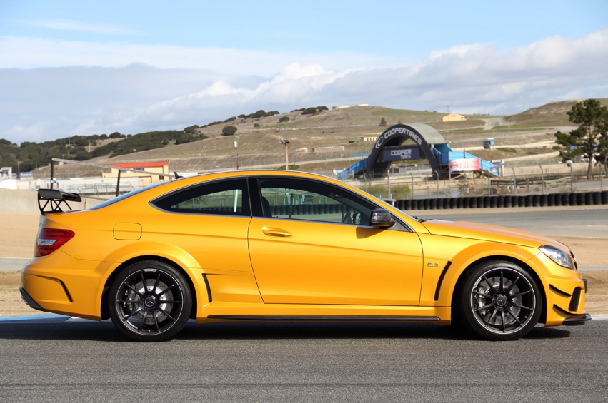 Авто обои Mercedes-Benz  Mercedes Benz C63 Amg Coupe Black Series 2012