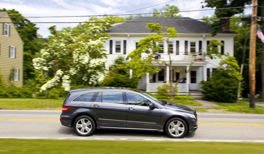 Авто обои Mercedes-Benz R-Class 2012