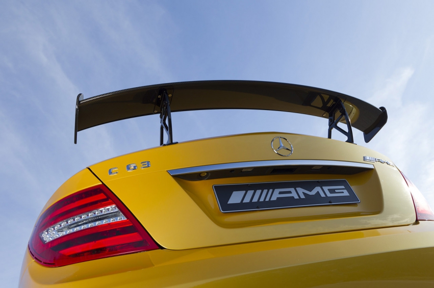 Авто обои Mercedes-Benz C63 AMG Coupe Black Series 2012