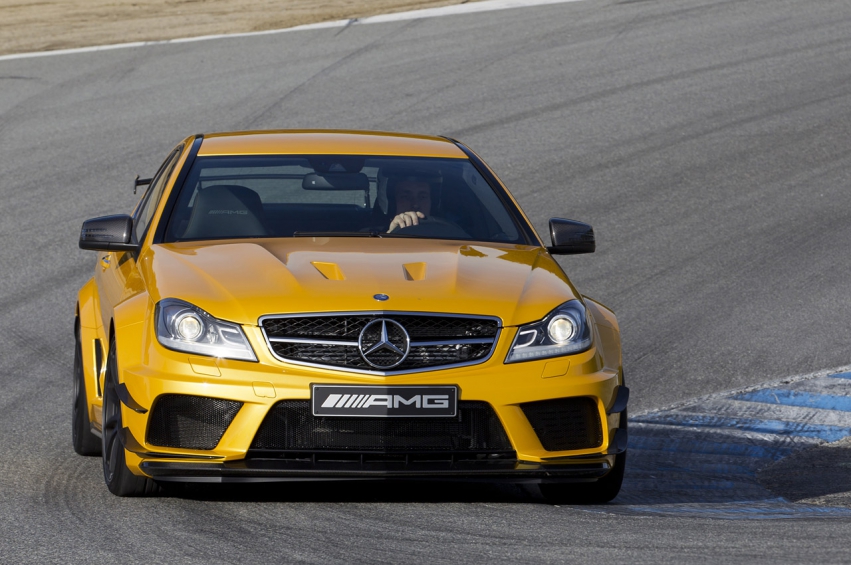 Авто обои Mercedes-Benz  Mercedes Benz C63 Amg Coupe Black Series 2012