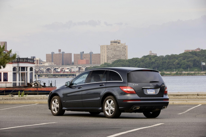 Авто обои Mercedes-Benz R-Class 2012