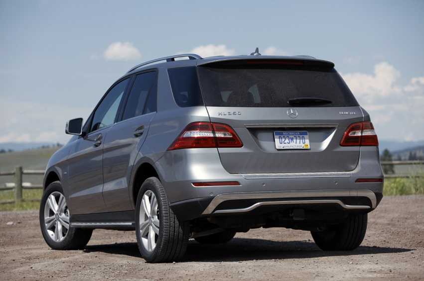 Авто обои Mercedes-Benz ML350 BlueTec 4Matic 2012