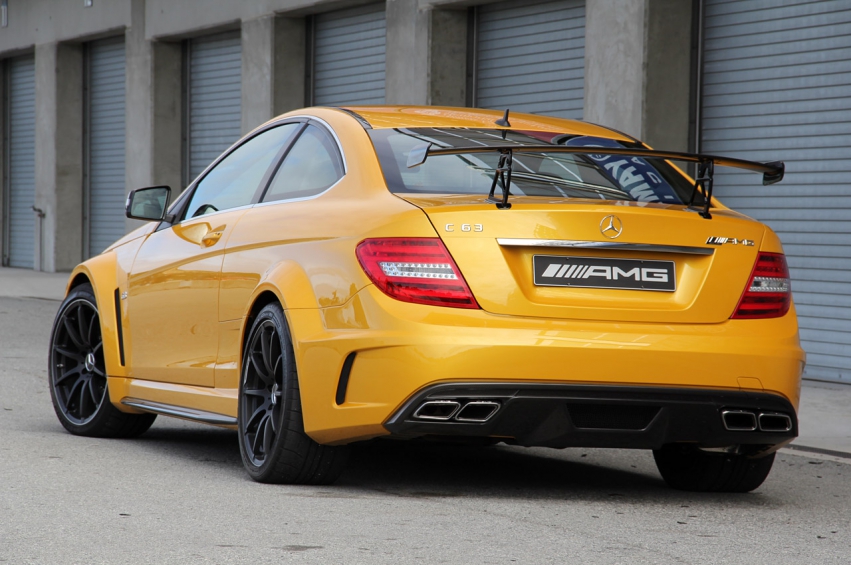 Авто обои Mercedes-Benz  Mercedes Benz C63 Amg Coupe Black Series 2012