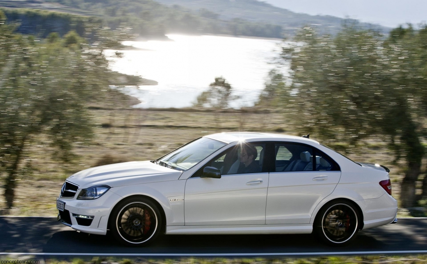 Авто обои Mercedes-Benz C63 AMG 2012