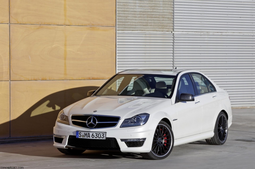 Авто обои Mercedes-Benz C63 AMG 2012