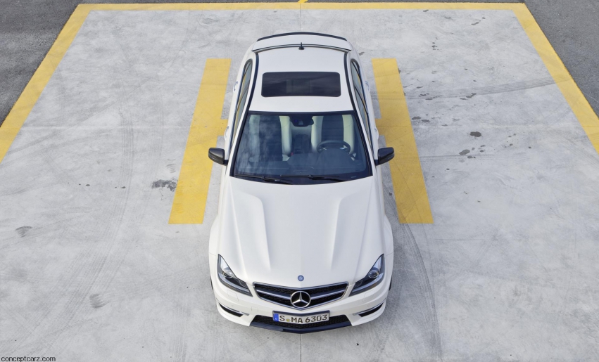 Авто обои Mercedes-Benz C63 AMG 2012