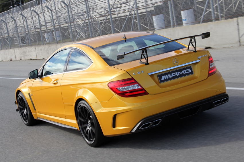 Авто обои Mercedes-Benz  Mercedes Benz C63 Amg Coupe Black Series 2012