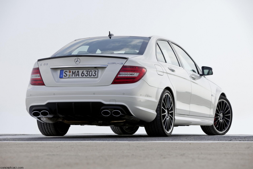 Авто обои Mercedes-Benz C63 AMG 2012